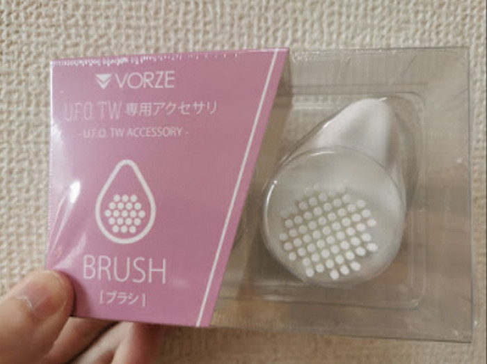 The U.F.O. TW brush attachment in its pack